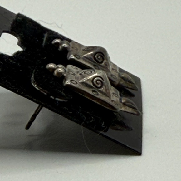 NEW pyramid style sterling silver 925  pierced earrings spiral swirl design Y2K - Picture 3 of 3